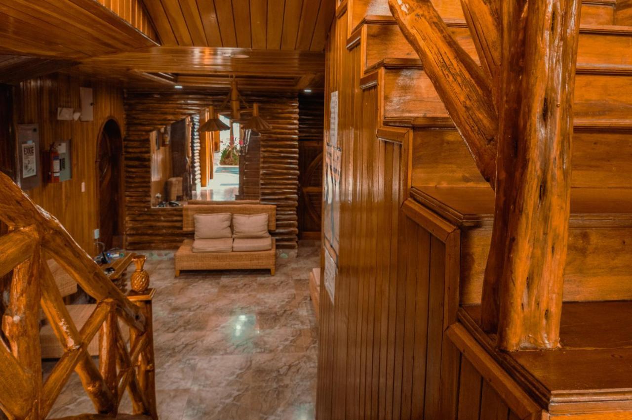 Hostal Poseidon Puerto Cayo Exterior photo