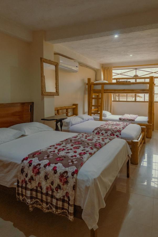 Hostal Poseidon Puerto Cayo Exterior photo