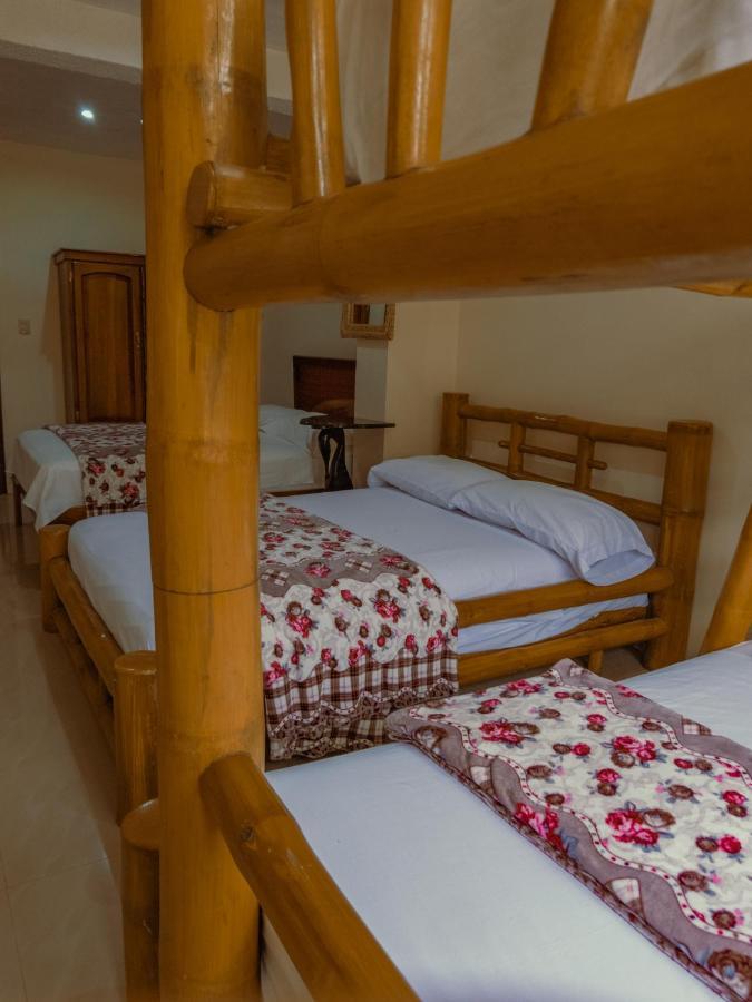 Hostal Poseidon Puerto Cayo Exterior photo